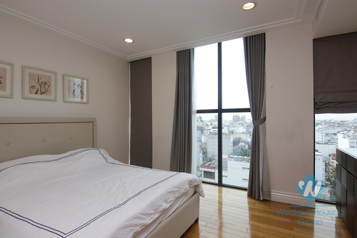Luxury three bedrooms apartment for rent in Hoang Thanh tower, city center, Ha Noi
